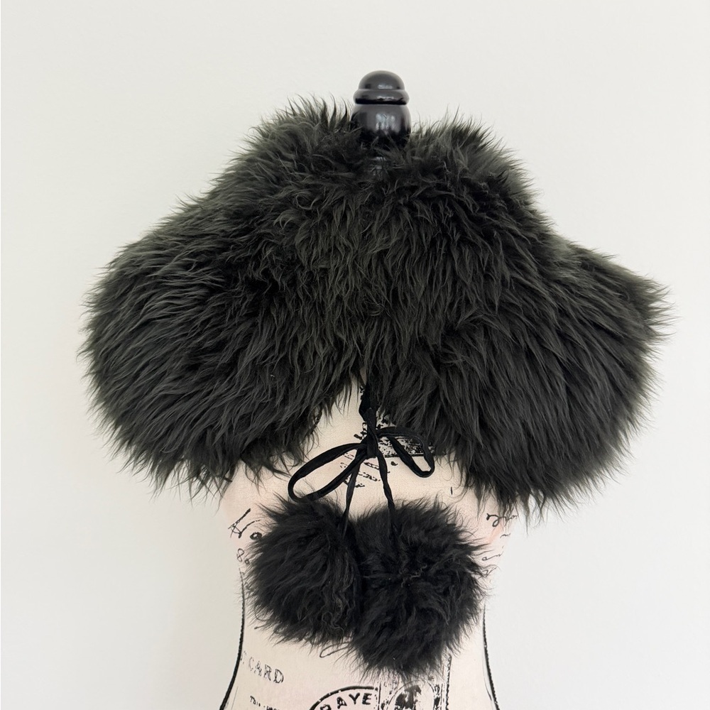 UGG Sheepskin Fur Shoulder Wrap Fluffy Pom Poms Ties Black One size MobWife core - Picture 3 of 10